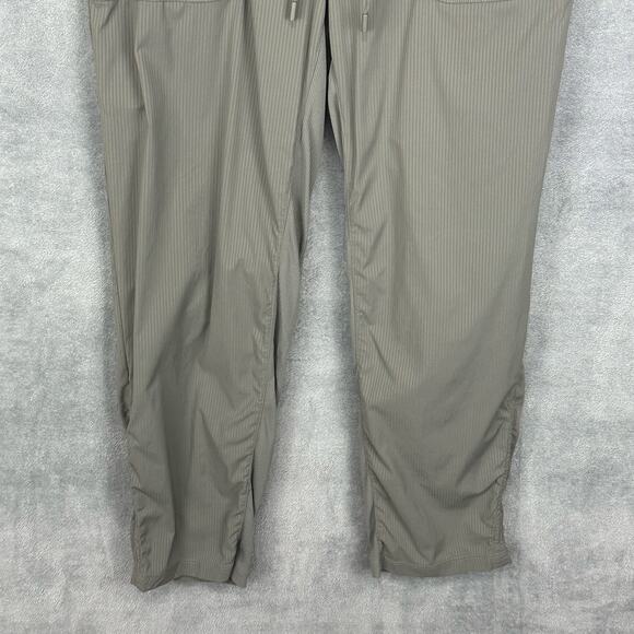 Lululemon Beyond The Studio Crop Pants Womens 8 Grey Sage Comfort Active Casual - Picture 3 of 13